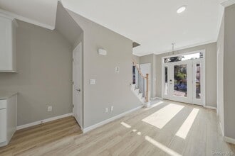 119 Whittier Dr in Kings Park, NY - Building Photo - Building Photo