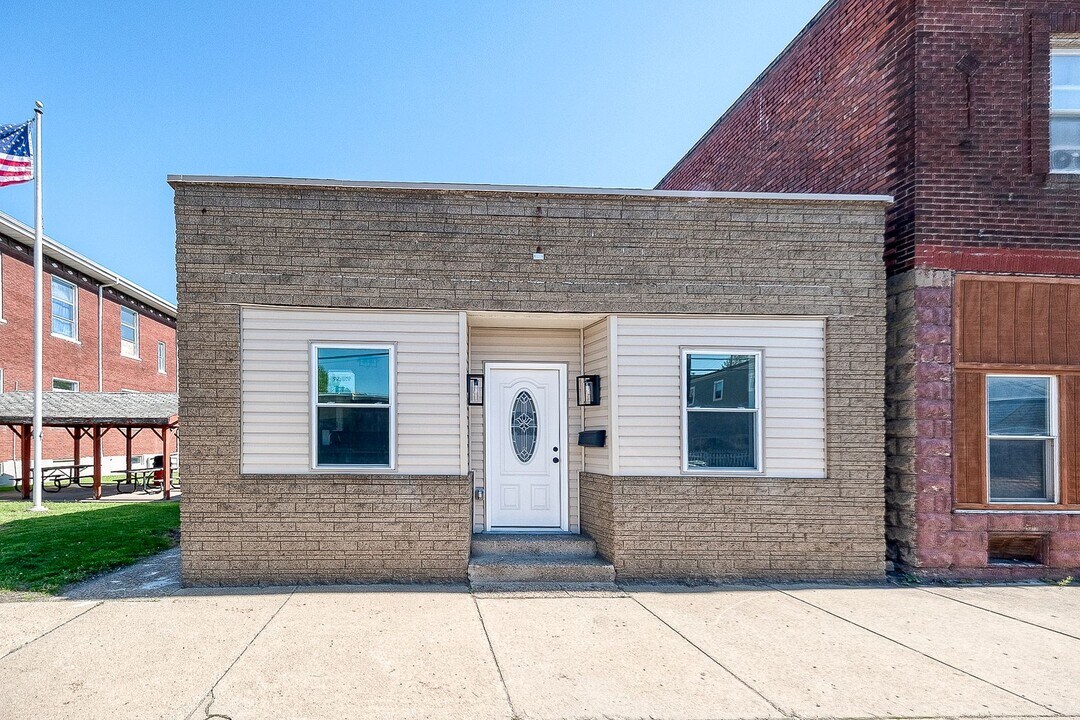 5012 Grand Ave in Pittsburgh, PA - Building Photo