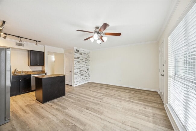 300 Pecore St in Houston, TX - Building Photo - Building Photo
