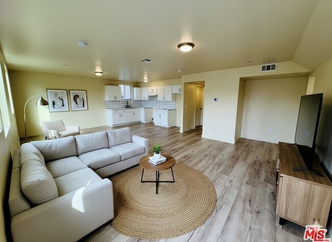 409 E 99th St in Los Angeles, CA - Building Photo - Building Photo