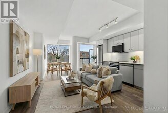 2 Manderley Dr in Toronto, ON - Building Photo - Building Photo