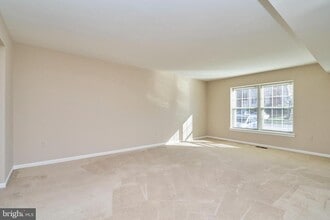 8038 Sleepy View Ln in Springfield, VA - Building Photo - Building Photo