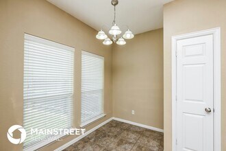 200 Kennedy Ct in Crowley, TX - Foto de edificio - Building Photo