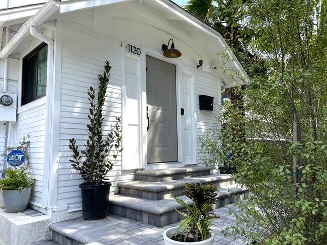 property at 1120 S Barrington Ave
