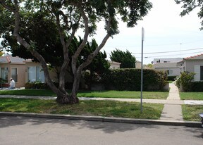 Ocean Breeze Apartments in San Diego, CA - Building Photo
