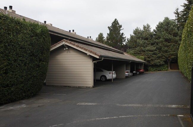 Greenside Apartments in Tacoma, WA - Building Photo - Building Photo