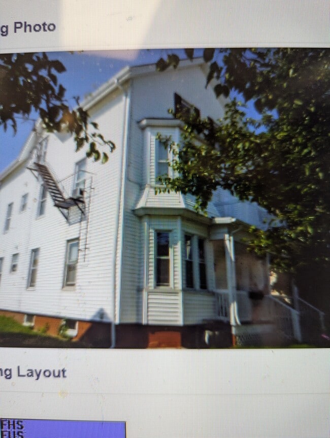433 Walcott St, Unit 2 in Pawtucket, RI - Building Photo - Building Photo
