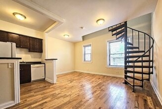 630 W Barry Ave in Chicago, IL - Foto de edificio - Building Photo