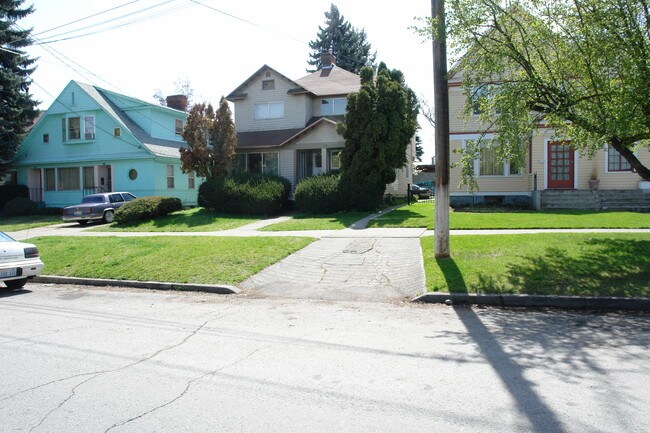 1631 W Pacific Ave in Spokane, WA - Foto de edificio - Building Photo