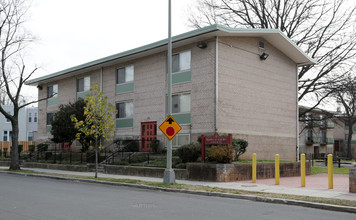 Kentucky Courts Apartments in Washington, DC - Building Photo - Building Photo