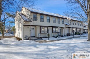 39 Main St in Edison, NJ - Building Photo