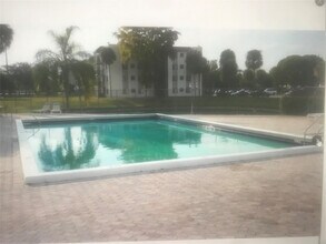 3710 N Pine Island Rd in Sunrise, FL - Building Photo - Building Photo