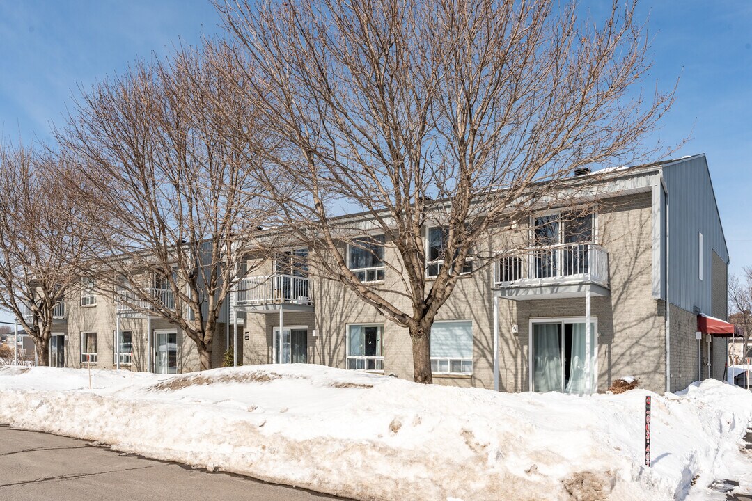 223 Du Carrefour St in Lévis, QC - Building Photo