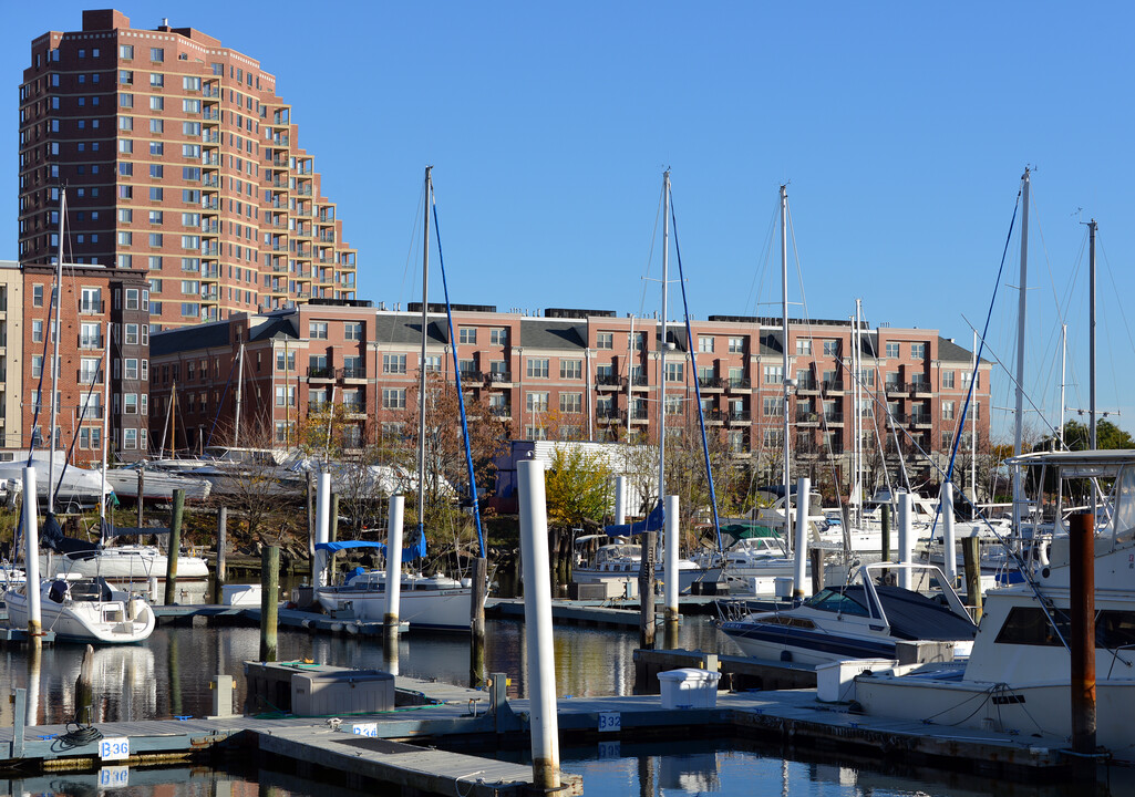 The Pier House in Jersey City, NJ - Building Photo