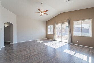 8220 N Freshwater Ln in Tucson, AZ - Building Photo - Building Photo