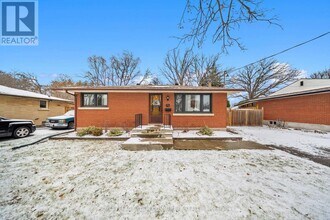 32 Collingdon Dr in Brantford, ON - Building Photo - Building Photo