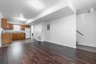 Embassy Townhomes in Muldraugh, KY - Foto de edificio - Interior Photo