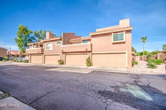 5640 E Bell Rd in Scottsdale, AZ - Building Photo - Building Photo
