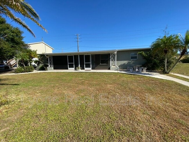 394 N Spring Lake Blvd NW in Port Charlotte, FL - Building Photo - Building Photo