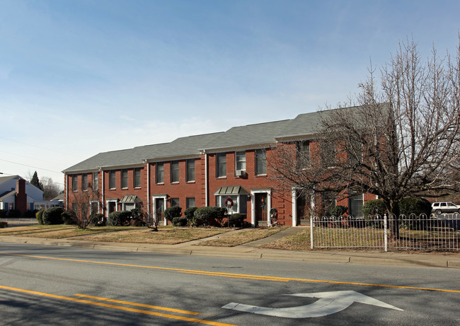 Walker Townhouse Apartments in Kernersville, NC - Building Photo - Building Photo