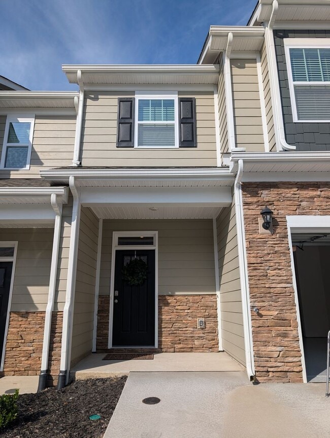 323 Creekview Rd