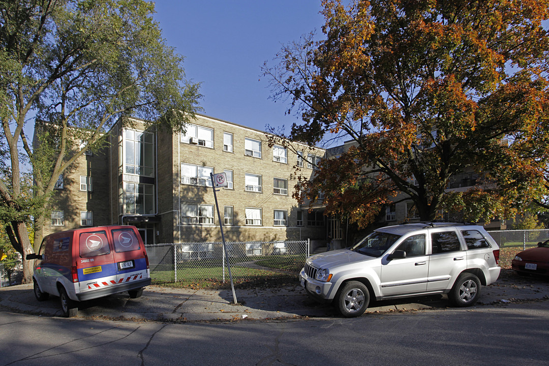 Crown Hill Place in Toronto, ON - Building Photo