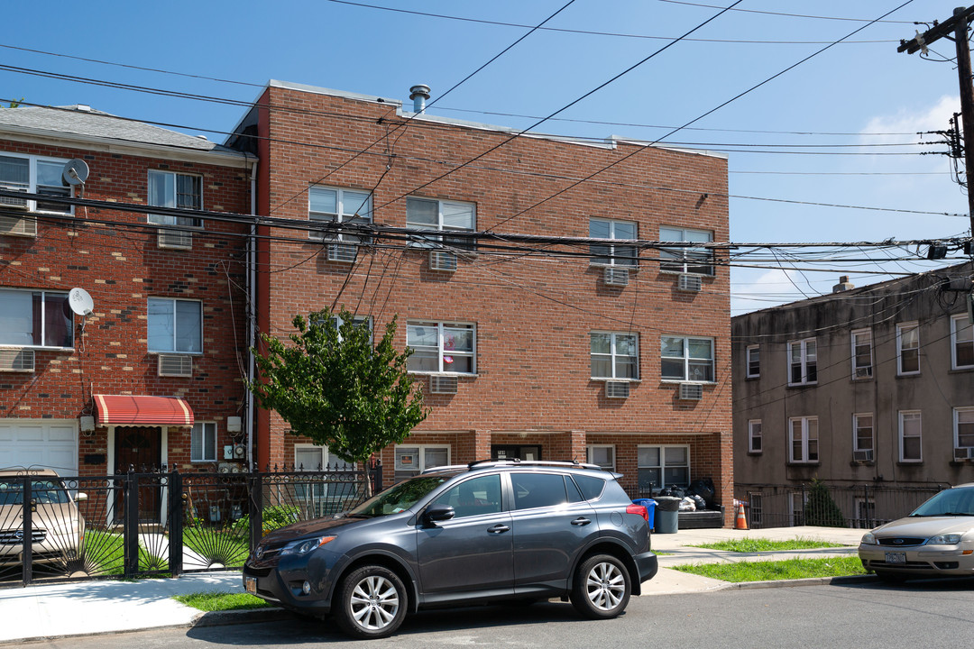 789 Bartholdi St in Bronx, NY - Building Photo