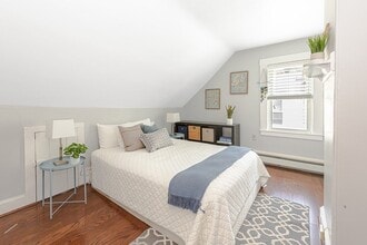 90 Francis St, Unit D in Waltham, MA - Building Photo - Building Photo