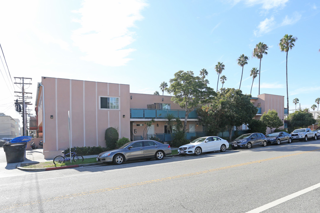 1902 Arizona Ave in Santa Monica, CA - Building Photo