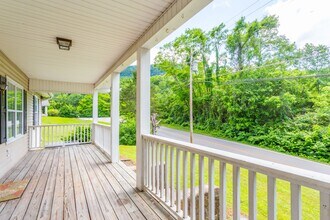 21959 River Canyon Rd in Chattanooga, TN - Building Photo - Building Photo