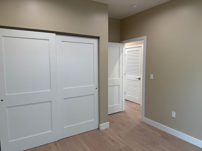 1072 N Vinedo Ave in Pasadena, CA - Foto de edificio - Building Photo