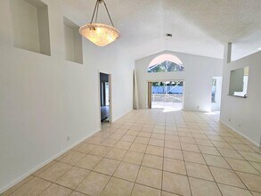 114 Spoonbill Ct in Jupiter, FL - Foto de edificio - Building Photo