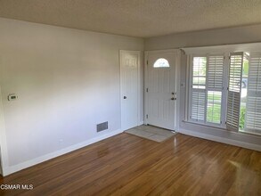 7431 Cozycroft Ave in Los Angeles, CA - Building Photo - Building Photo