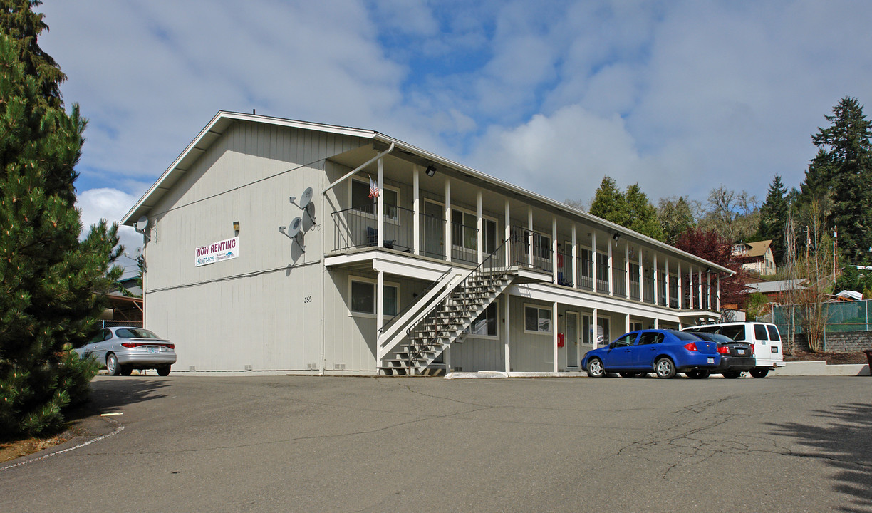 355 E 5th Ave in Sutherlin, OR - Building Photo