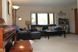 6101 W Wisconsin Ave in Wauwatosa, WI - Building Photo - Building Photo