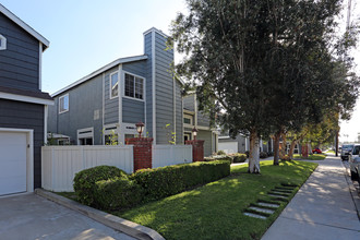 216 E 16th Pl in Costa Mesa, CA - Building Photo - Building Photo