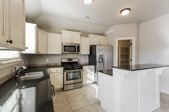 2303 SW Worthington Ave in Bentonville, AR - Foto de edificio - Building Photo