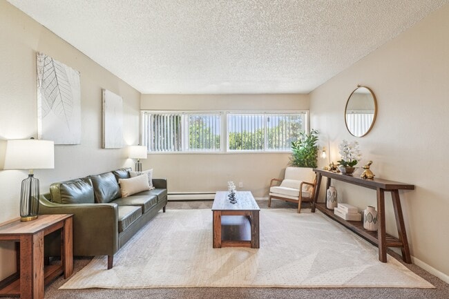 The Montecito Apartments in Colorado Springs, CO - Foto de edificio - Building Photo