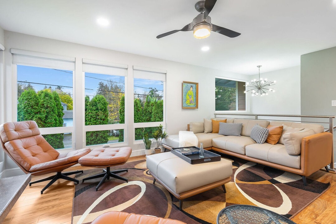 2404 SW 104th St in Seattle, WA - Building Photo