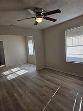 531 W Spurgeon St in Fort Worth, TX - Foto de edificio - Building Photo