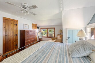 843 N South Long Lake Rd in Traverse City, MI - Foto de edificio - Building Photo