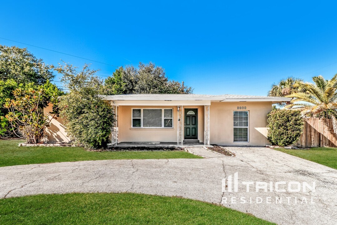 3511 20th Ave SW in Largo, FL - Building Photo