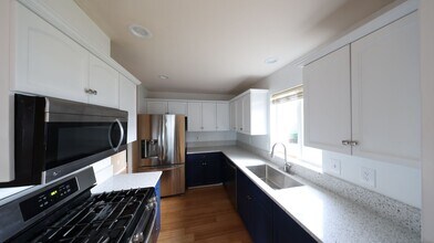 1729 NW Almond Loop in Oak Harbor, WA - Building Photo - Building Photo