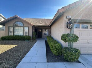 8745 Beluga Way in Las Vegas, NV - Building Photo - Building Photo