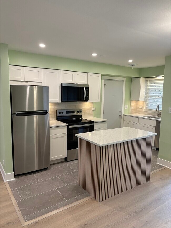 223 Washington Square in Elk Grove Village, IL - Building Photo - Building Photo