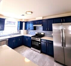 333 New York Ave in Jersey City, NJ - Building Photo - Building Photo