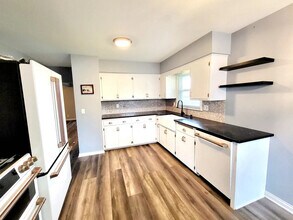 W158N9026 Charles Dr in Menomonee Falls, WI - Building Photo - Building Photo