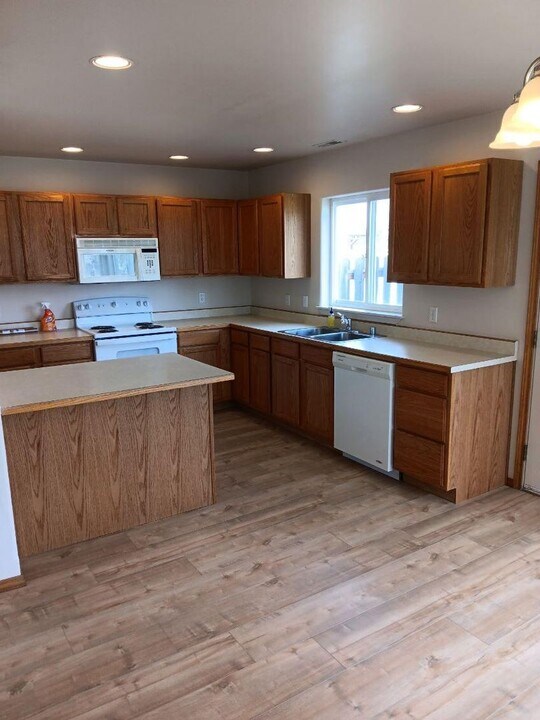 1997 Greatview Dr in Kalispell, MT - Building Photo