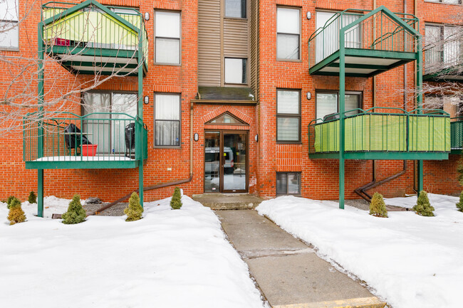 689 Du Ruisseau Tsse in Lachine, QC - Building Photo - Building Photo