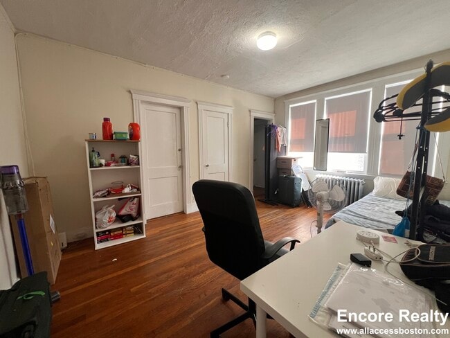 1630 Commonwealth Ave, Unit 25 in Boston, MA - Foto de edificio - Building Photo